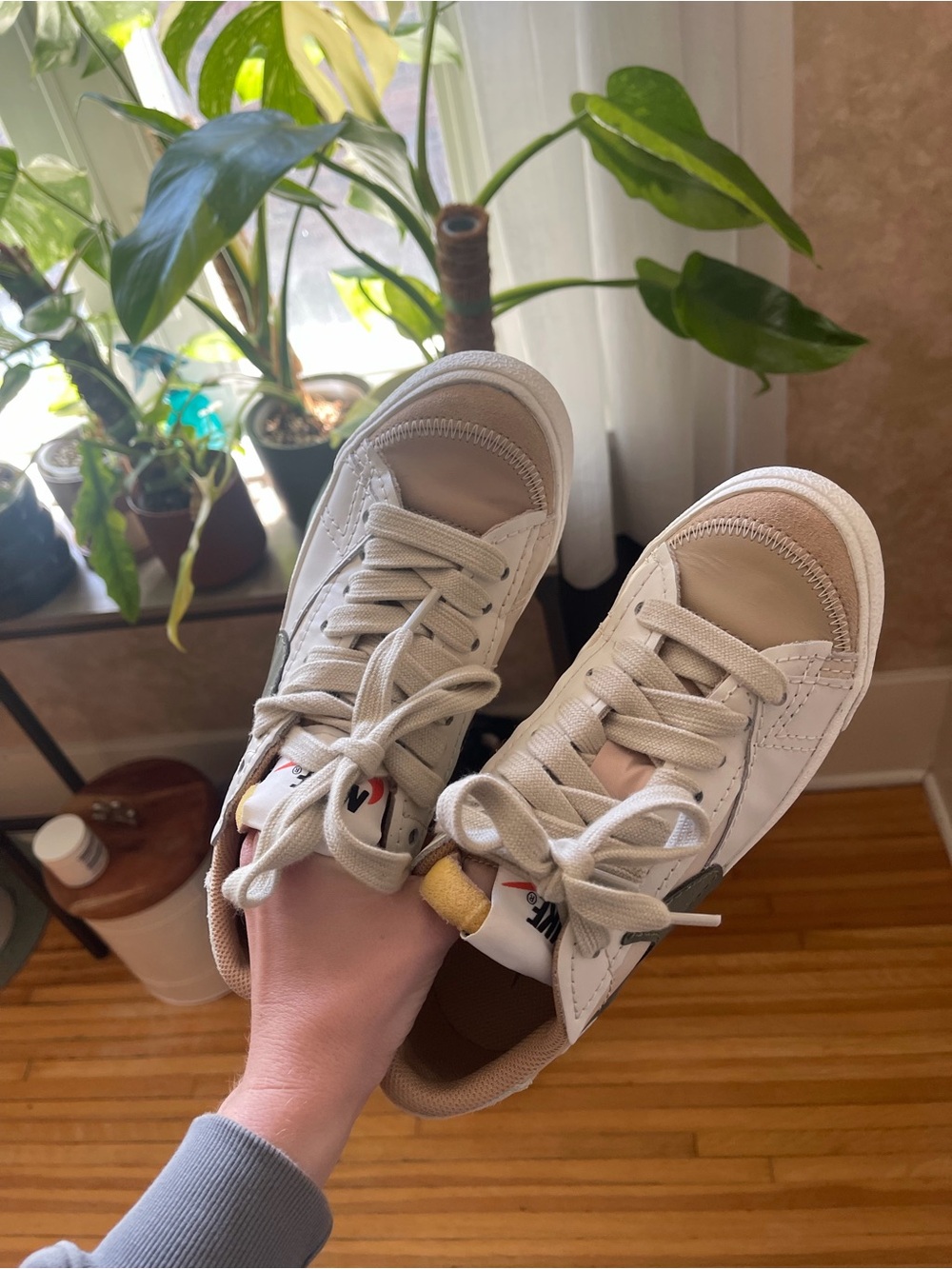Women’s Nike Low-Top Blazers in White, Olive & Tan - Picture 2 of 4